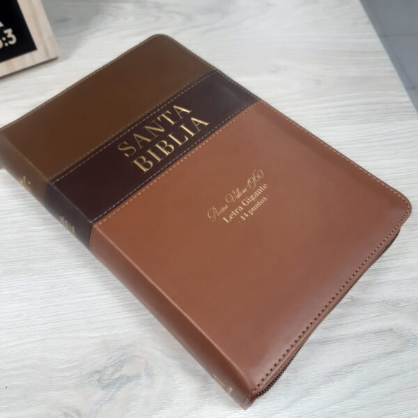 Biblia RVR 1960 Letra Gigante Símil Piel Duotone Cáfe Cáfe Marron con Cierre 14 puntos - Imagen 4