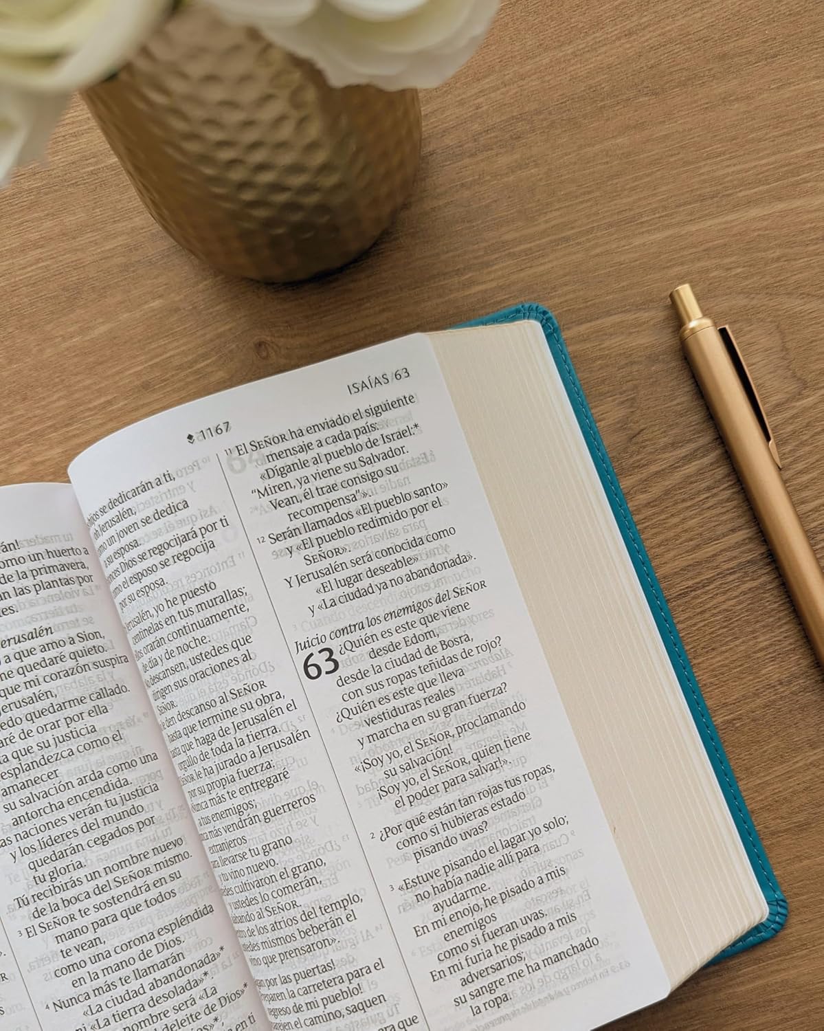 Biblia compacta NTV letra gigante con Filament SentiPiel Turquesa floral Letra Roja - Imagen 11