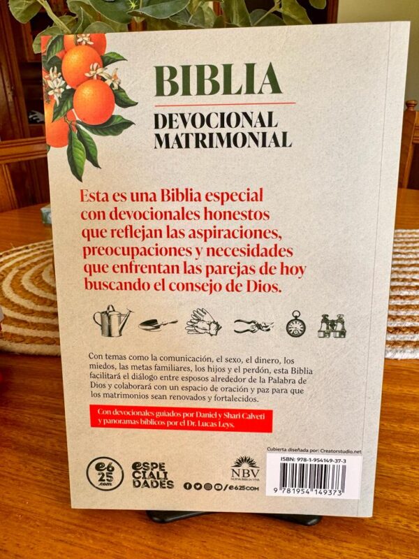 Biblia Devocional Matrimonial - NBV - Imagen 3