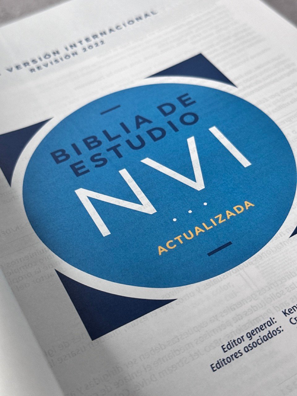 Biblia de Estudio NVI 2022 Letra Grande – Piel Café - Imagen 5