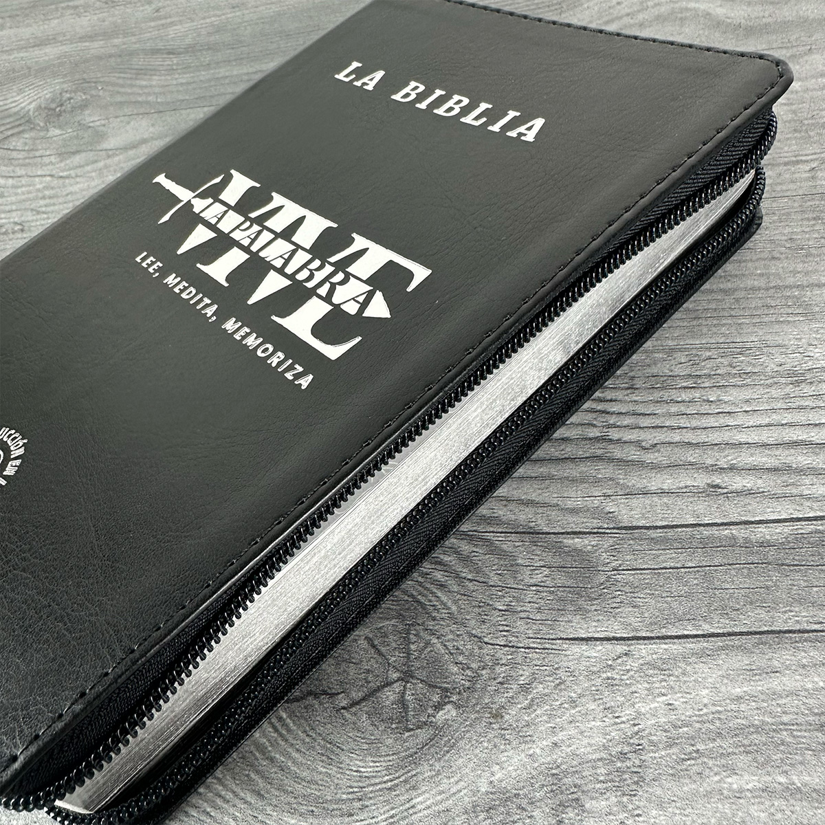 Biblia TLA Negro Cierre Letra Grande 11 puntos Canto Plateado - Vive la Palabra - Imagen 5