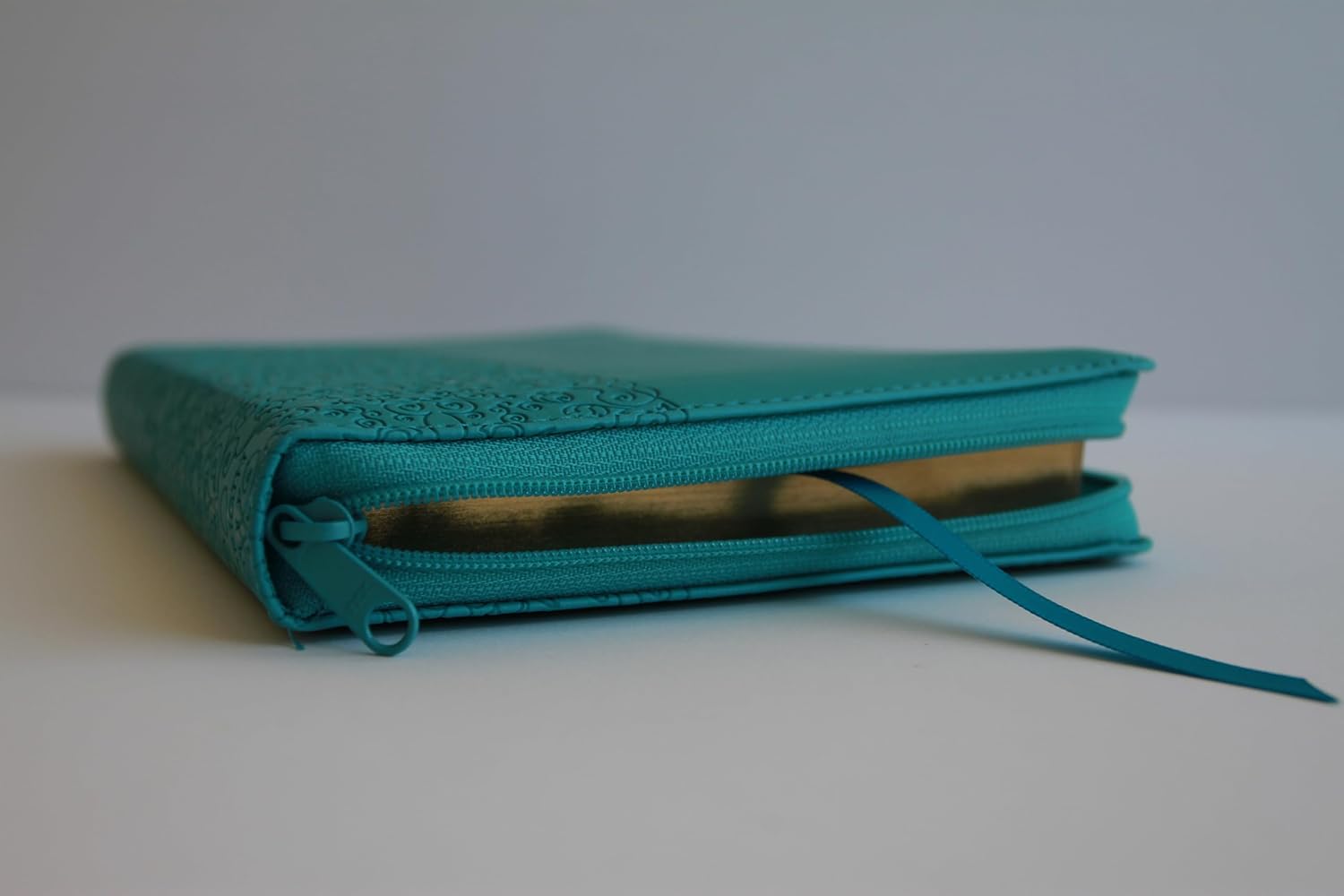 King James Version (KJV) Holy Bible Large Print, Handy Size, Aquamarine Premium Imitation Leather Cover with Zipper, Red Letter Edition, Ribbon Marker - Imagen 5