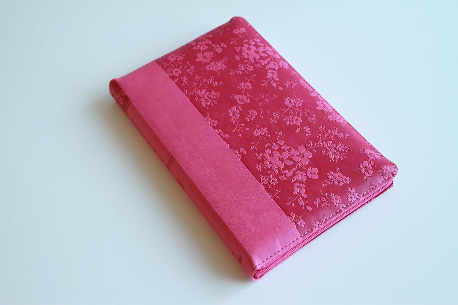 Holy Bible KJV Large Print Handy Size Fuchsia Premium Imitation Leather w/Ribbon Marker, Red Letter, Zippe - Imagen 2