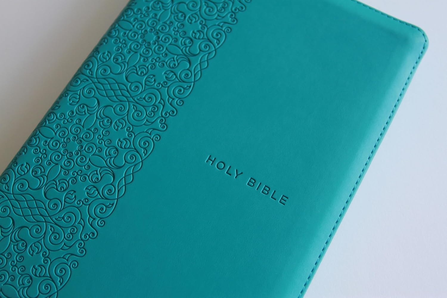 King James Version (KJV) Holy Bible Large Print, Handy Size, Aquamarine Premium Imitation Leather Cover with Zipper, Red Letter Edition, Ribbon Marker - Imagen 3