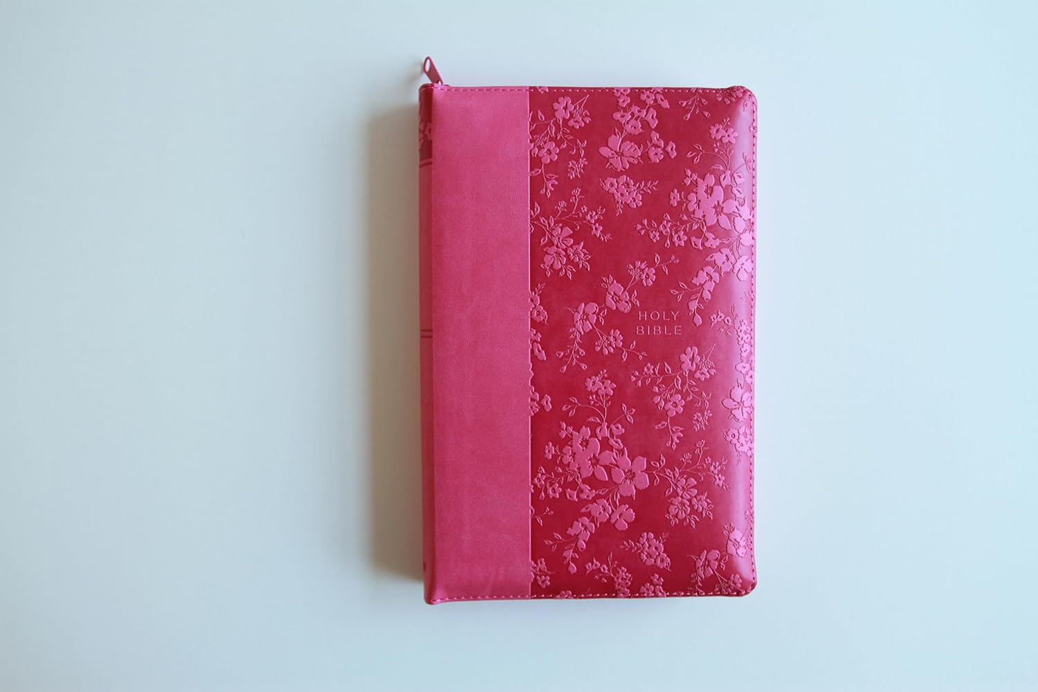 Holy Bible KJV Large Print Handy Size Fuchsia Premium Imitation Leather w/Ribbon Marker, Red Letter, Zippe - Imagen 3