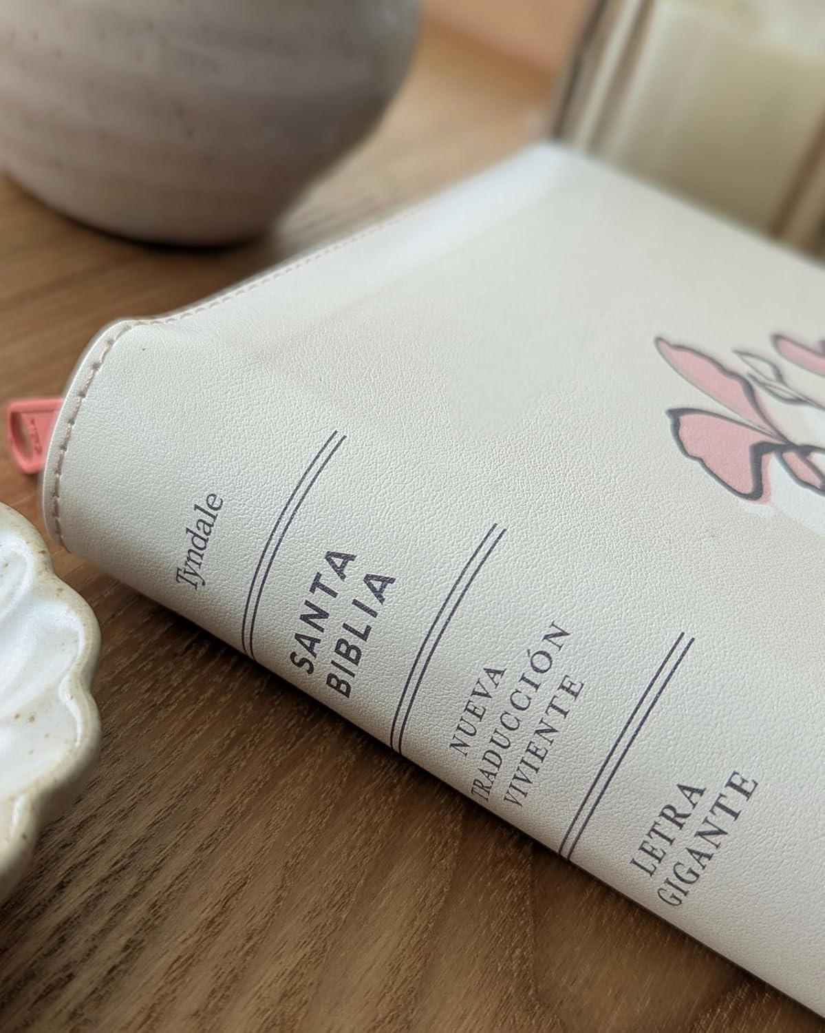 Biblia compacta NTV Letra Gigante de zíper con Filament - Imagen 11
