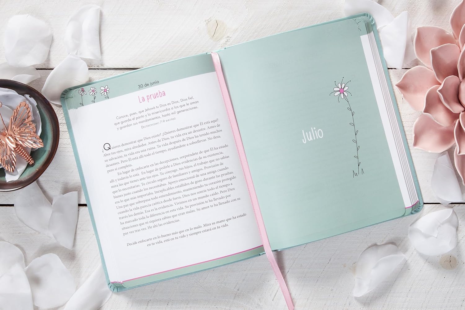 Confía en Dios con cada aliento: 365 devociones diarias para mujeres - Imagen 2