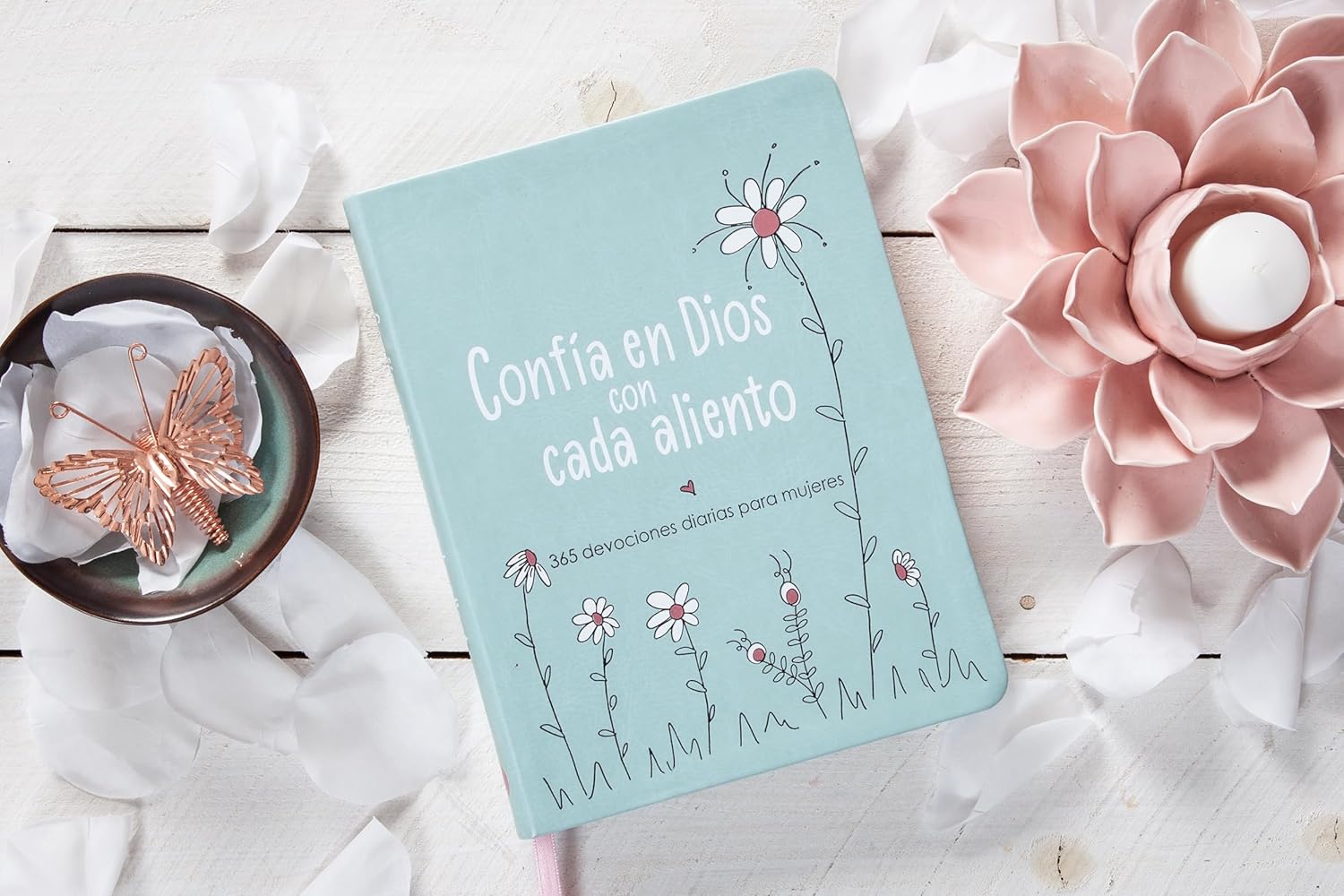 Confía en Dios con cada aliento: 365 devociones diarias para mujeres - Imagen 5