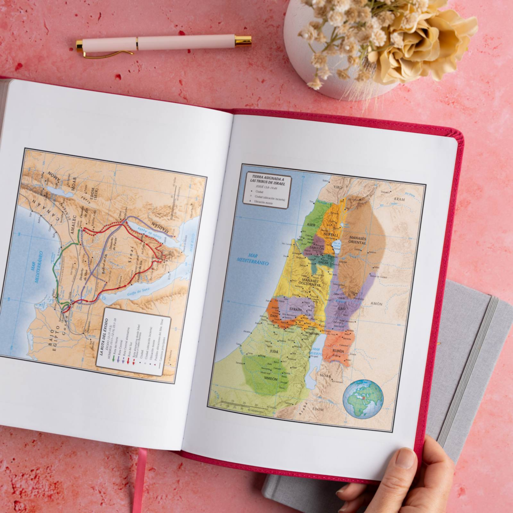 Biblia Letra Super Gigante RVR 1960 Floral Fucsia Símil Piel - Imagen 8