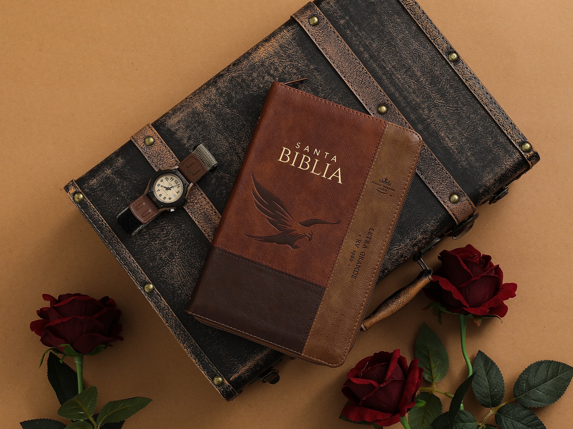 Biblia RVR60 Tamaño Manual letra grande 12 puntos i/piel Café/café/café Águila cierre/índice - Imagen 2