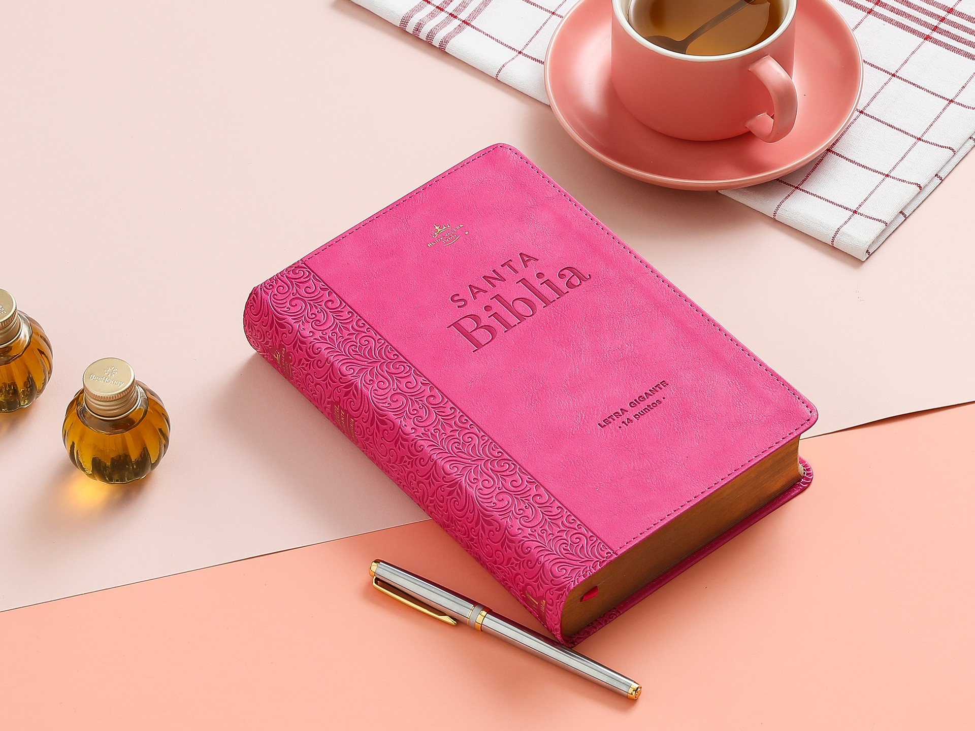 Biblia RVR60 Tamaño manual Letra Gigante i/piel Fucsia - Imagen 2