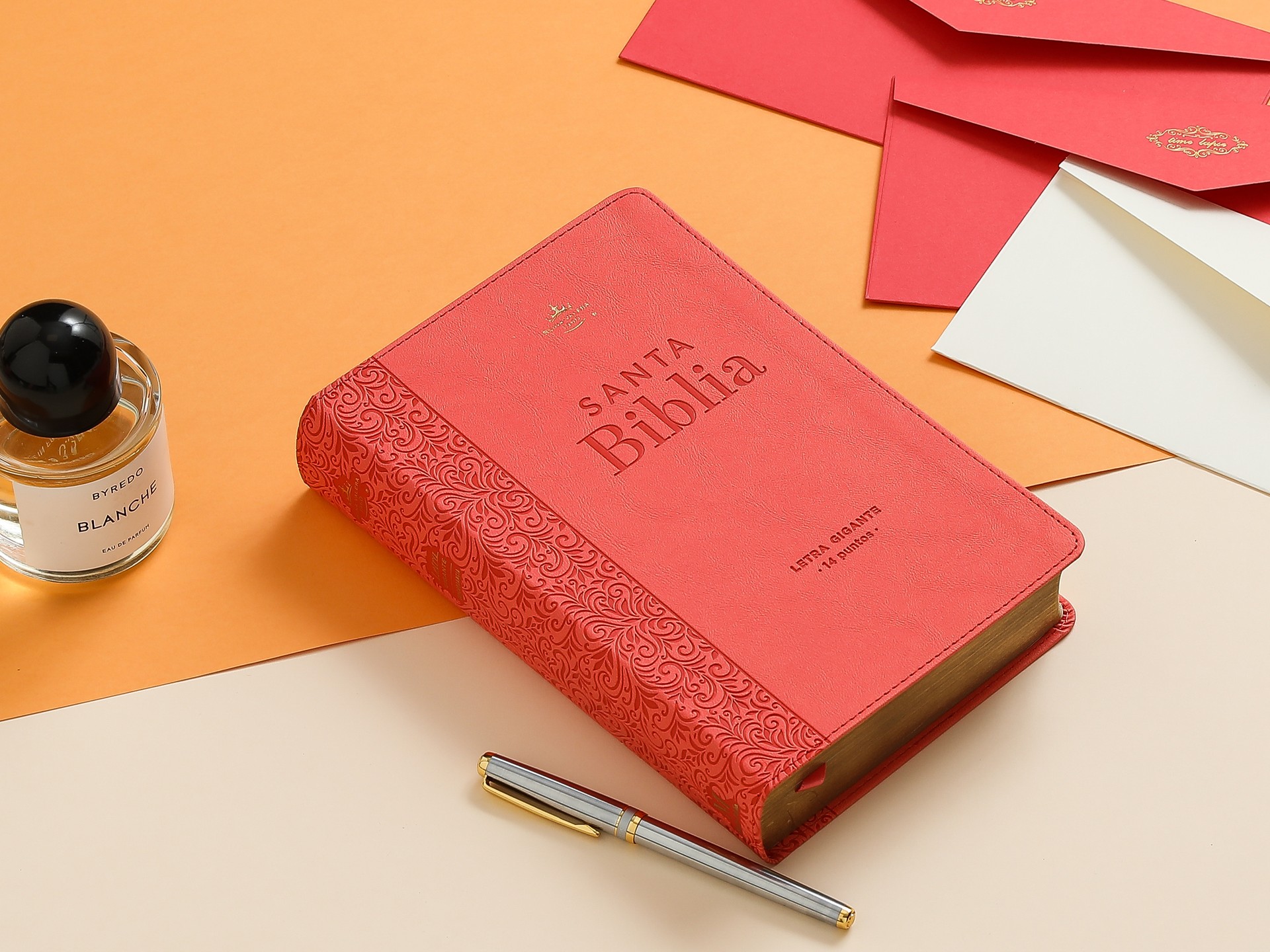 Biblia RVR60 Tamaño manual Letra Gigante piel Coral - Imagen 3