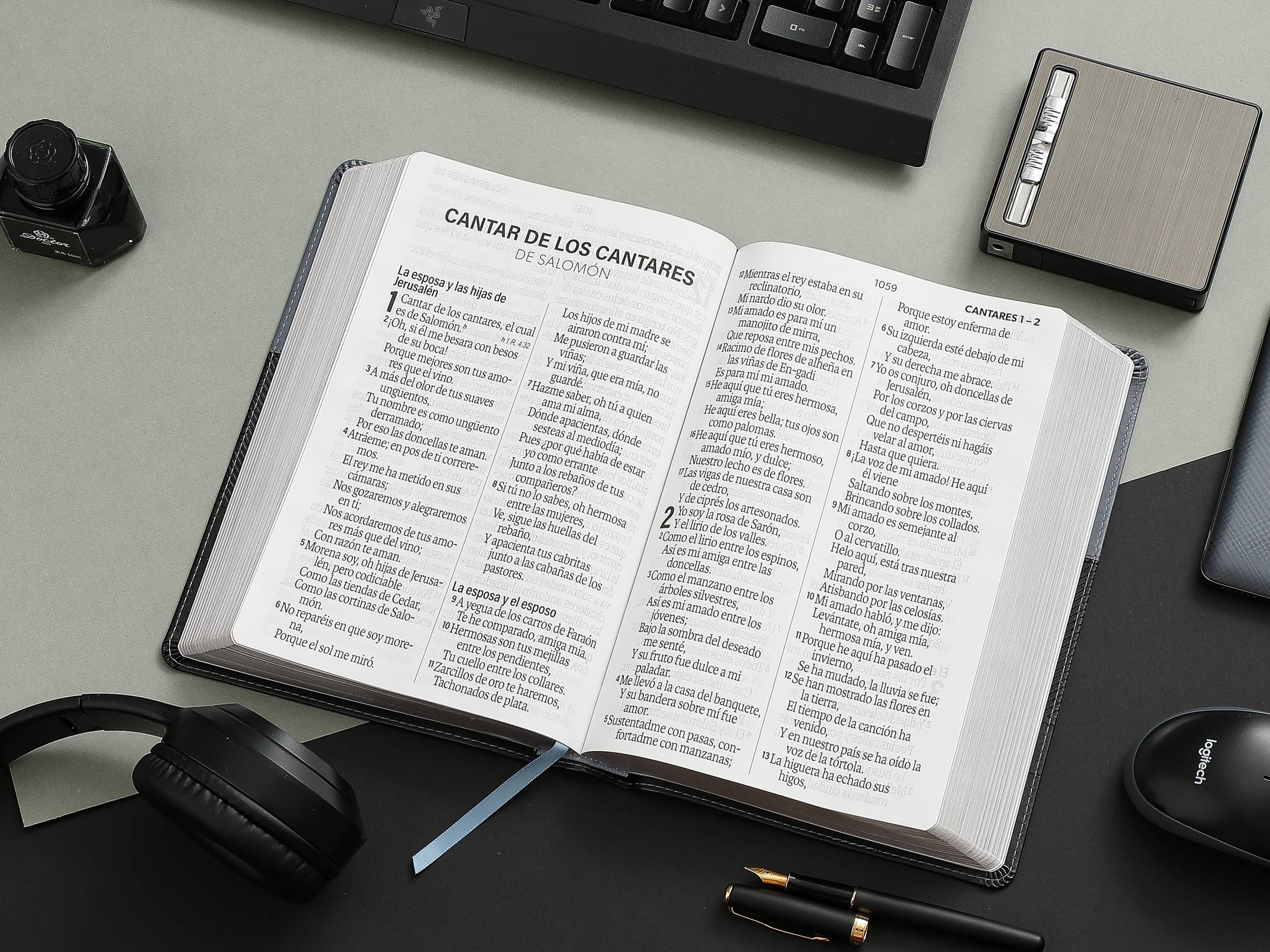 Biblia RVR60 Letra Súper Gigante 19 puntos i/piel Negro Geométrico - Imagen 4