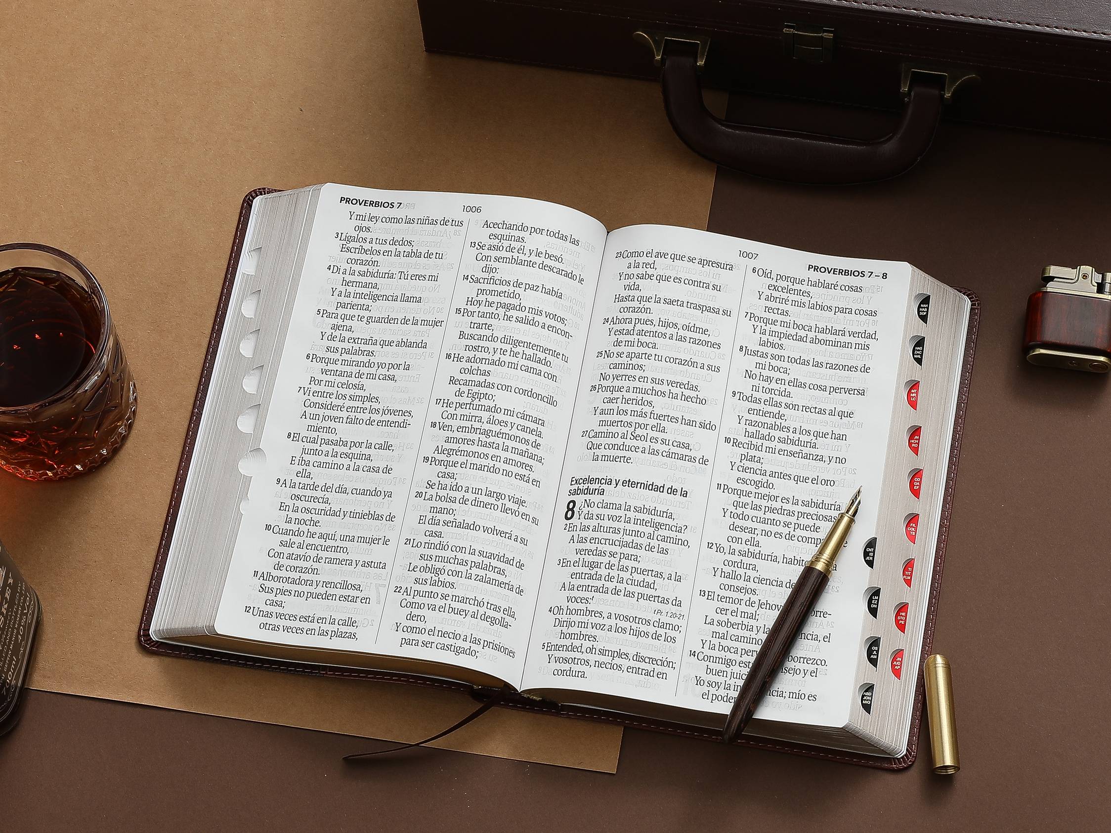 Biblia RVR60 Letra Súper Gigante 19 puntos i/piel Geométrico Café/café con índice - Imagen 5