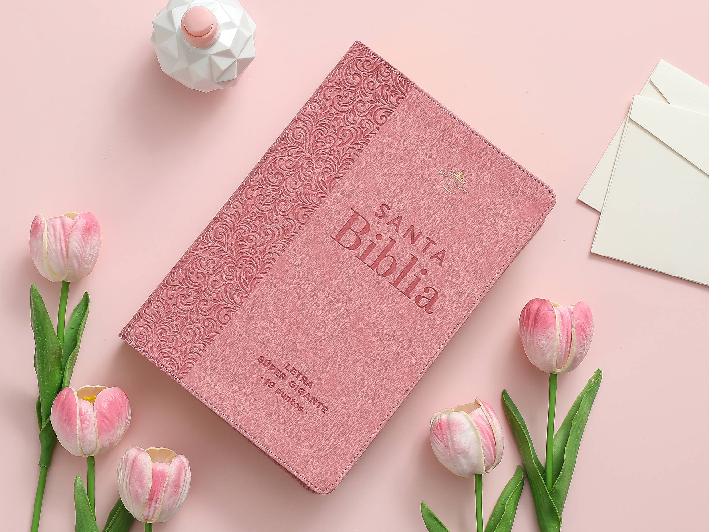 Biblia RVR60 Letra Súper Gigante 19 puntos i/piel Rosa Floral con índice - Imagen 2