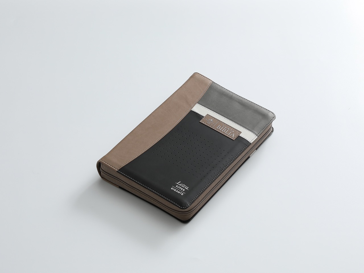 Biblia RVR60 Letra Súper Gigante 19 Puntos i/piel Tech Dot Negro/Café/Beige Cierre/índice - Imagen 6