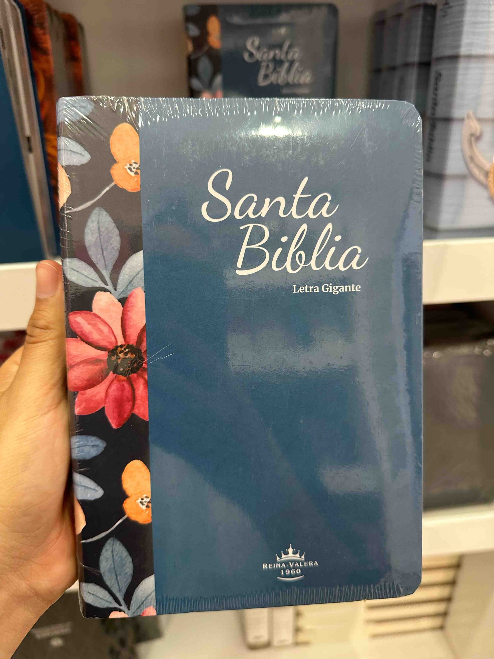 Biblia Letra Gigante Azul Flores 14 puntos - Imagen 4