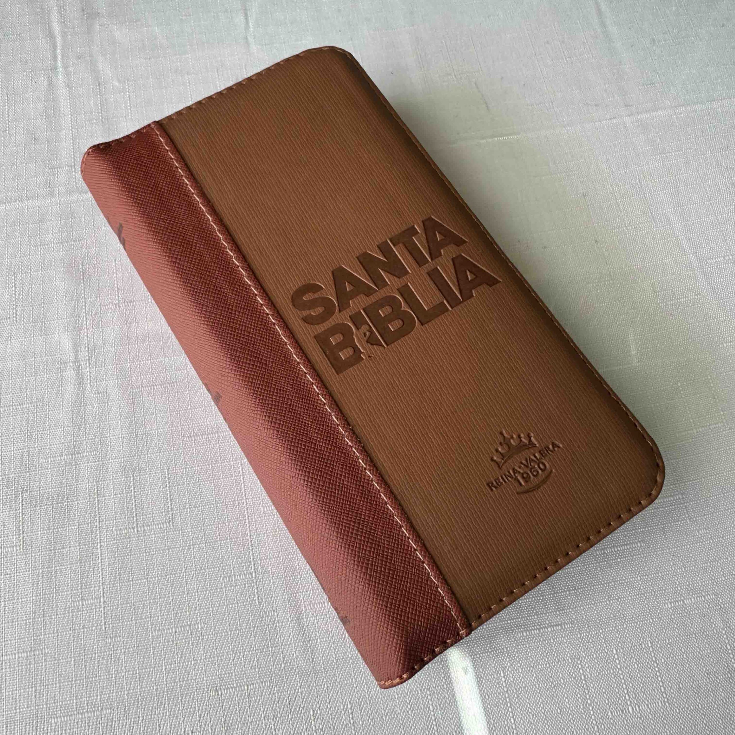Biblia Reina Valera 1960 Tipo Agenda Café para Hombres – Chequera - Canto Dorado QR - Imagen 6