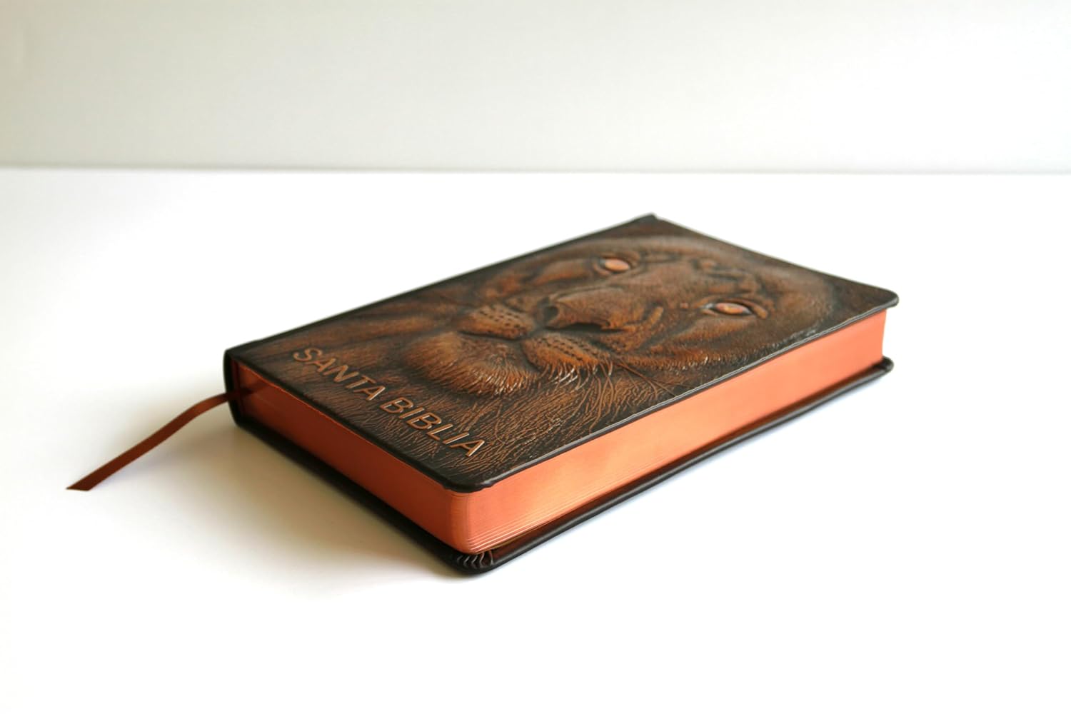 Biblia RVR 1960 Letra grande Edición León de Judá en Bronce 3D - Imagen 2