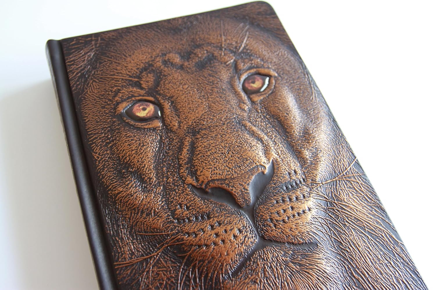 Biblia RVR 1960 Letra grande Edición León de Judá en Bronce 3D - Imagen 4