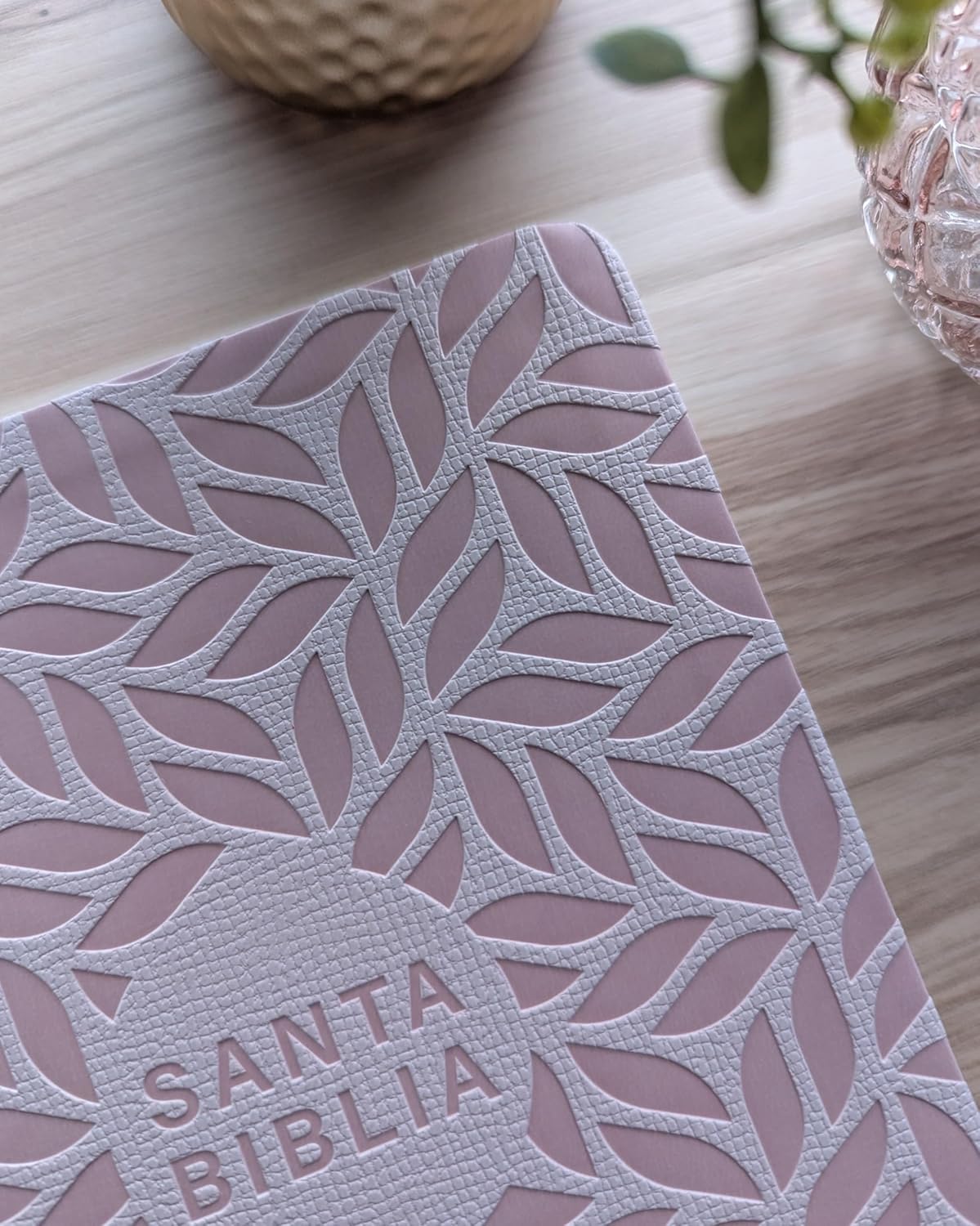 Biblia NTV Rosada Letra Grande Valor Premium Filament - Imagen 6