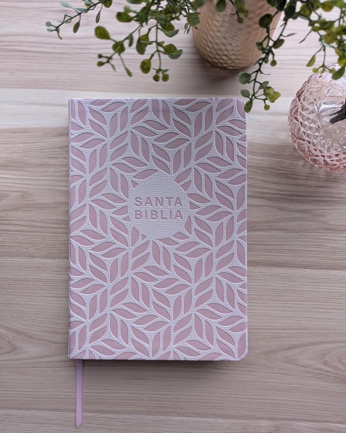 Biblia NTV Rosada Letra Grande Valor Premium Filament - Imagen 3