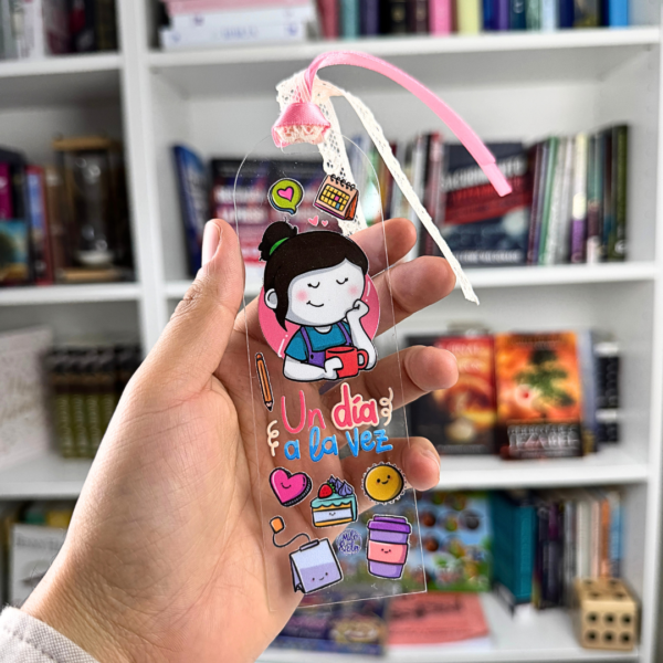 Separador de libros acrílico – Un día a la vez 🌸📖