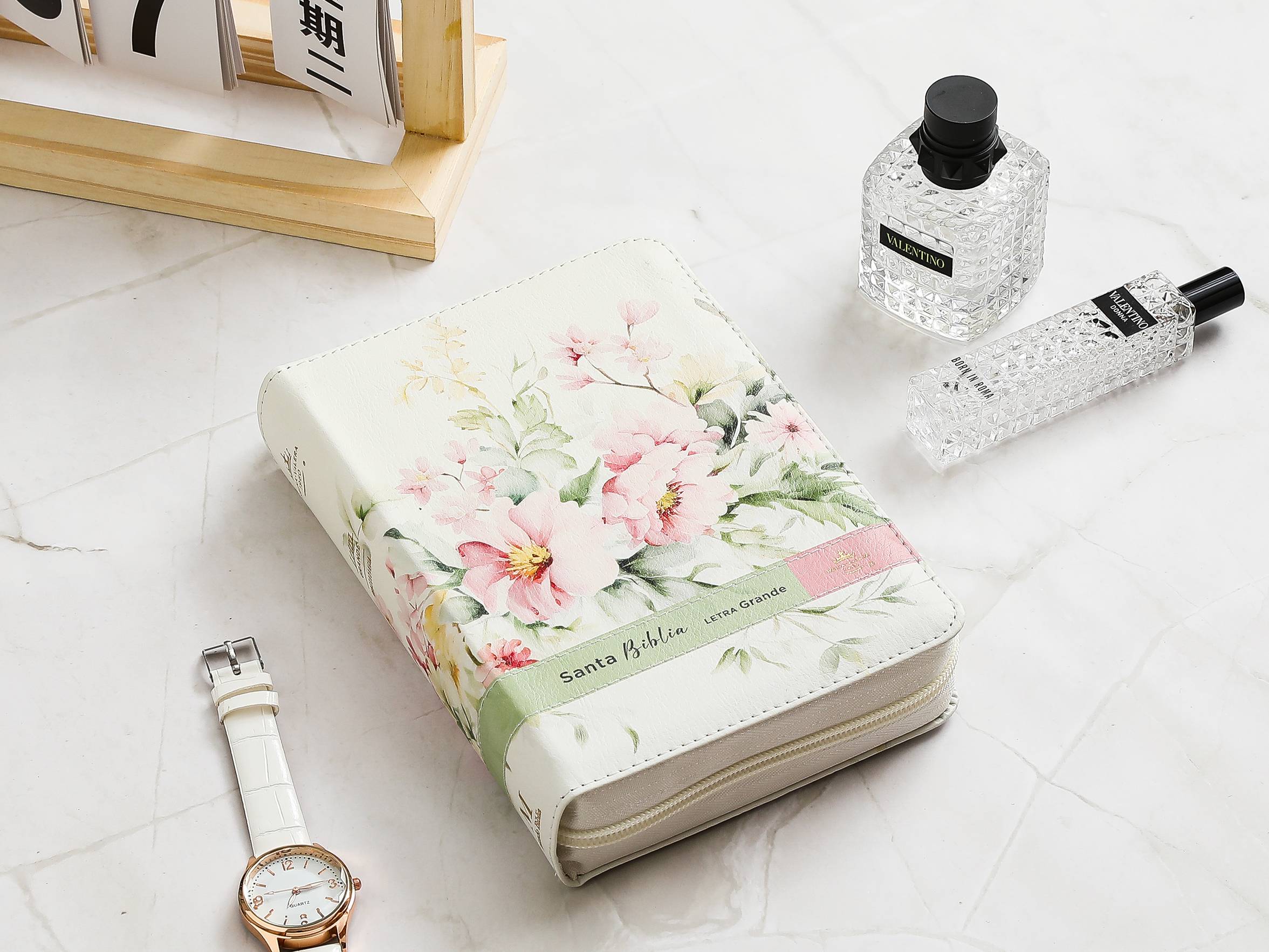 Biblia RVR Portátil Letra Grande 12 pts Piel Flores cierre índice - Imagen 9