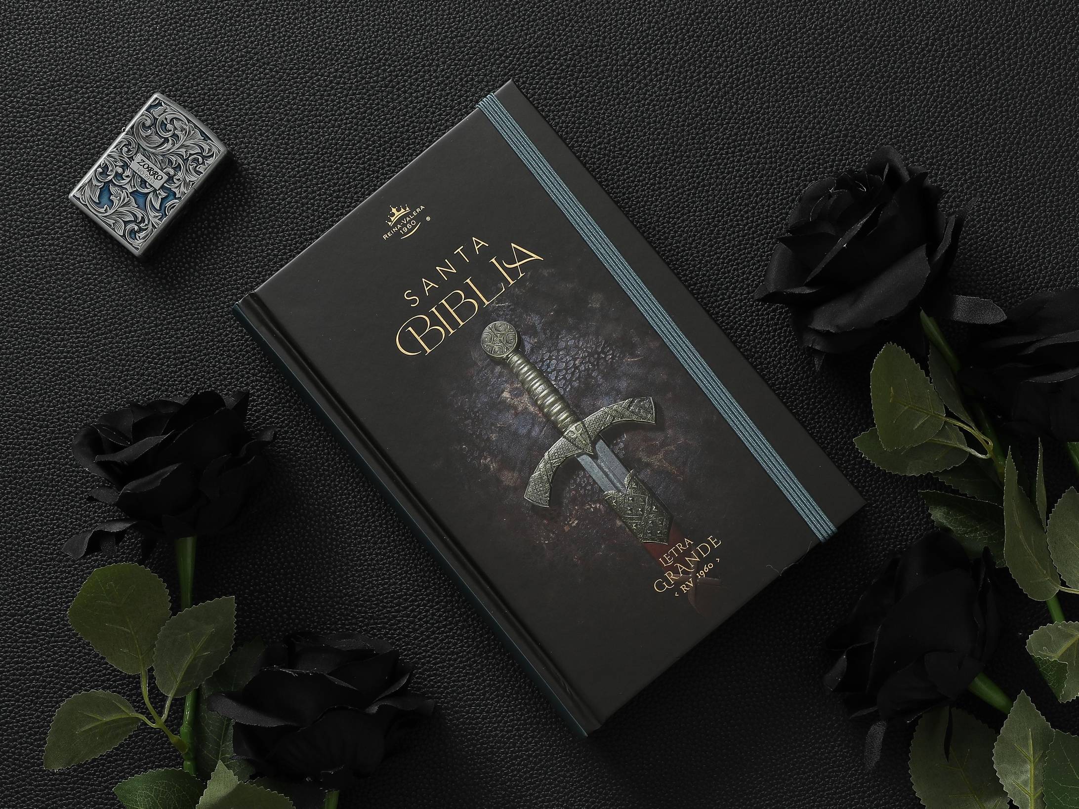 Biblia RVR60 Tamaño manual Letra Grande 12 puntos Tapa dura con elástico Espada - Imagen 2