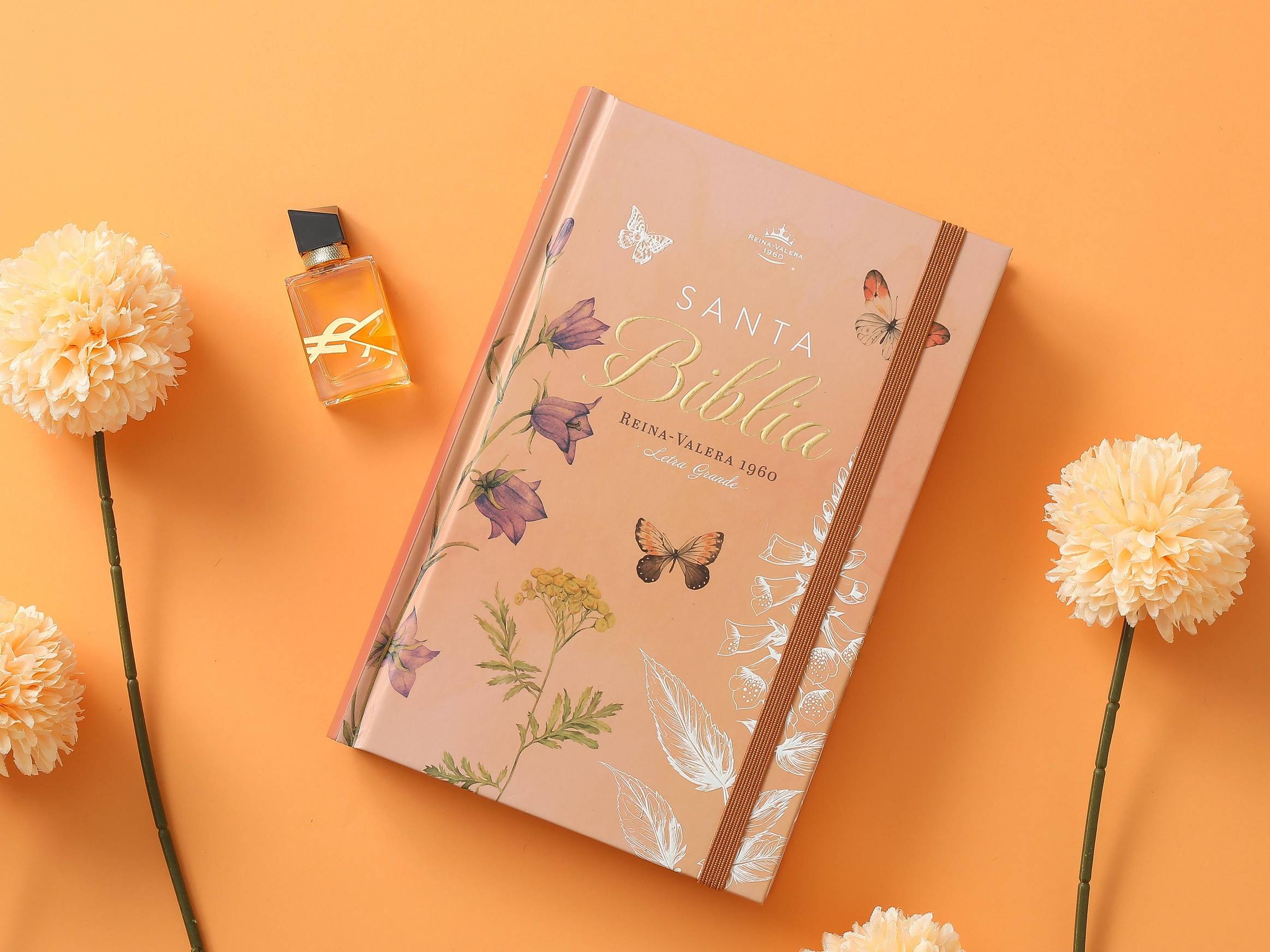 Biblia RVR Letra Grande 12 pts Tapa dura con elástico Primavera - Imagen 2