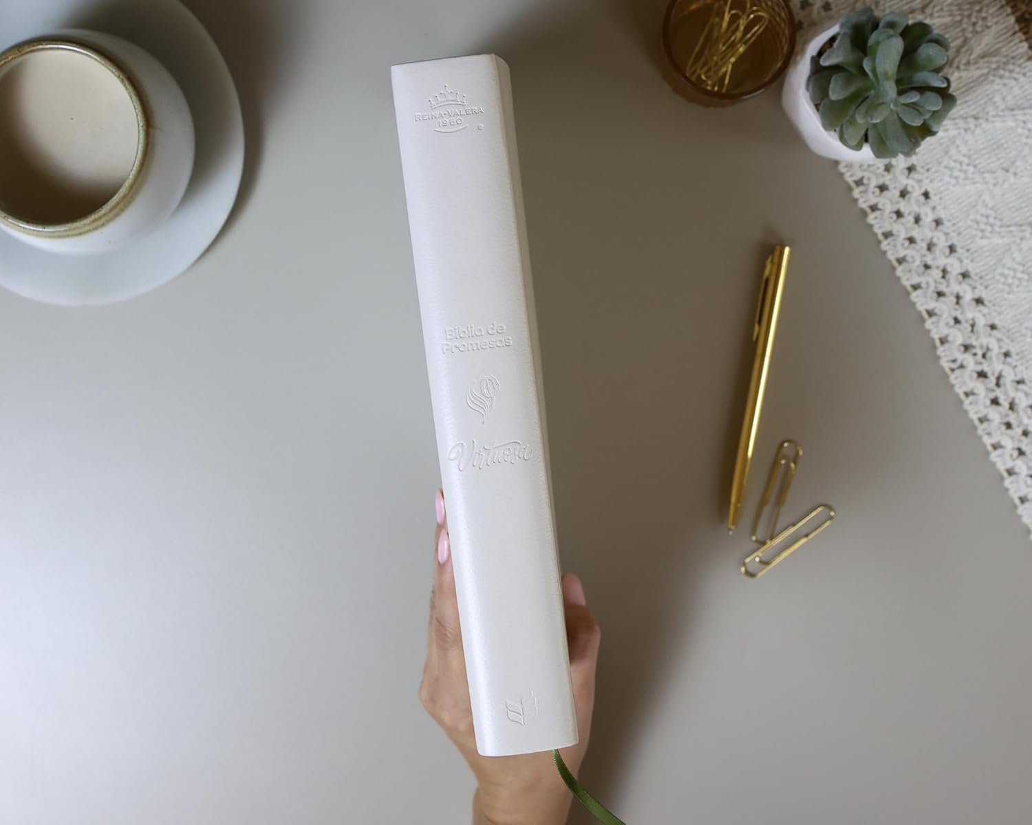 Biblia RVR60 Promesas Devocional Virtuosas Crema Letra Gigante Piel - Imagen 7