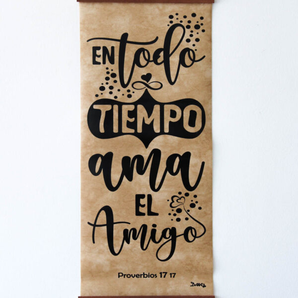 Pergamino Decorativo “Proverbios 17:17” – En todo tiempo ama el amigo