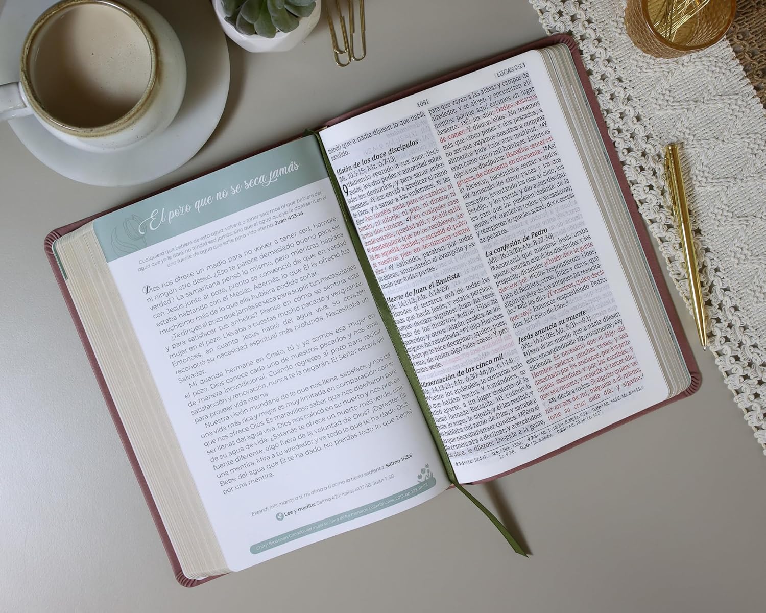 Biblia de Promesas RVR 1960 Devocional Virtuosa Letra Gigante Piel especial Rosa - Imagen 4