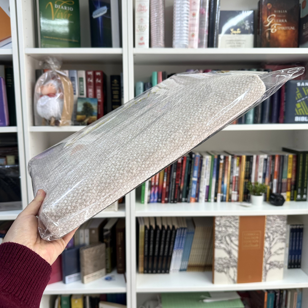 Cojín de Oración “Abba Padre” Crema - Bordado - Imagen 3