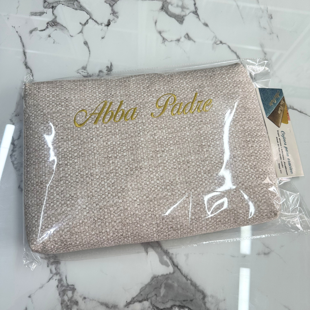 Cojín de Oración “Abba Padre” Crema - Bordado - Imagen 5