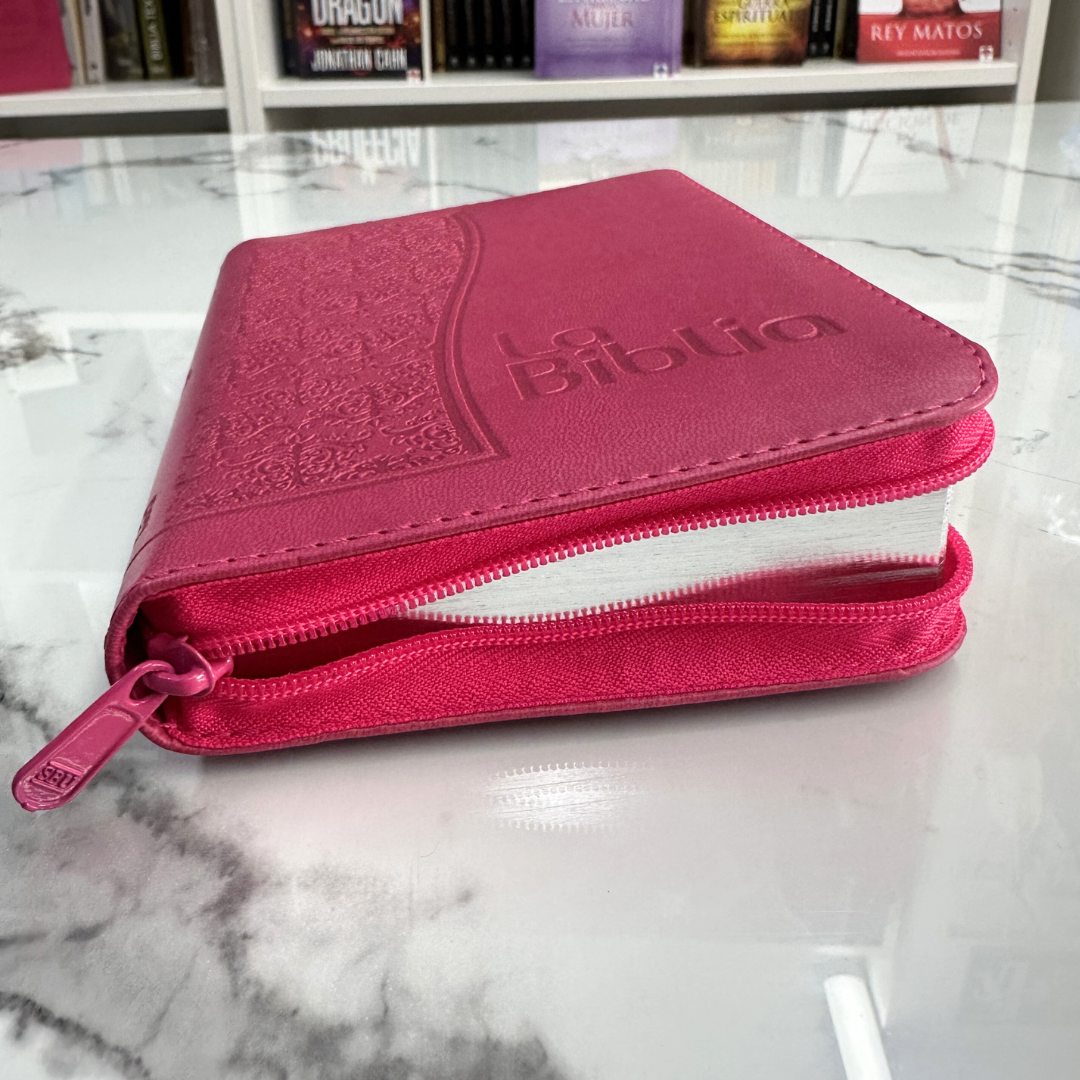 Biblia Traducción en Lenguaje Actual (TLA) Mediana Fucsia cierre - Imagen 5