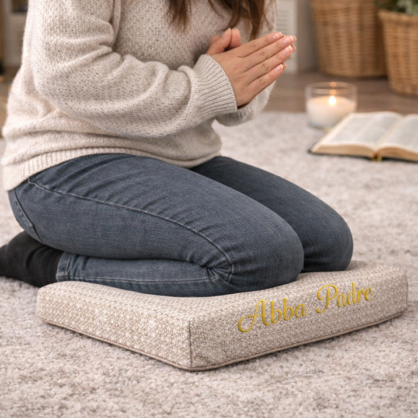 Cojín de Oración “Abba Padre” Crema - Bordado