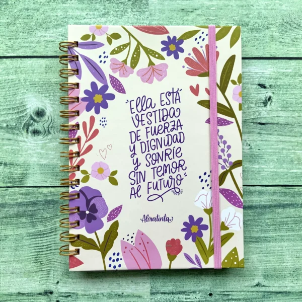 Ella está vestida - 🌸 Cuaderno mediano de rayas 100h - Almatinta