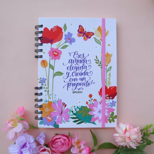 Eres amada - 🌸 Cuaderno mediano de rayas - Almatinta