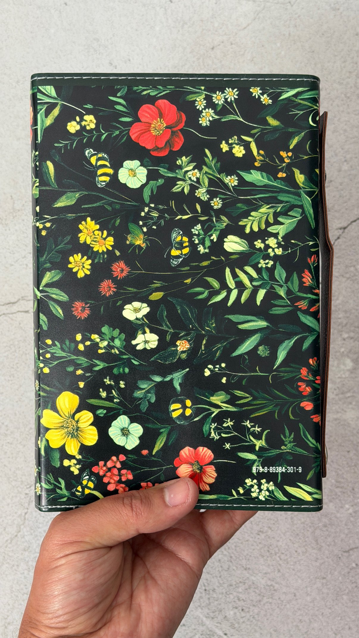 Biblia RVR60c Exquisita Flores Negro Manija Iman Letra Grande 12 puntos - Imagen 3