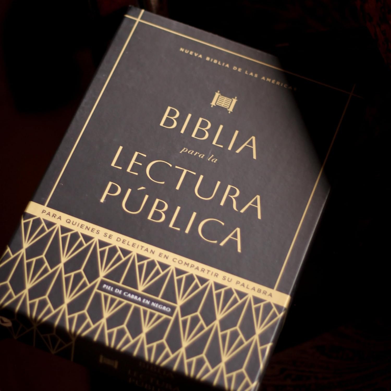 Biblia para la lectura pública NBLA Versificada Letra gigante Piel de cabra Negro: Para quienes se deleitan en compartir Su Palabra - Imagen 7