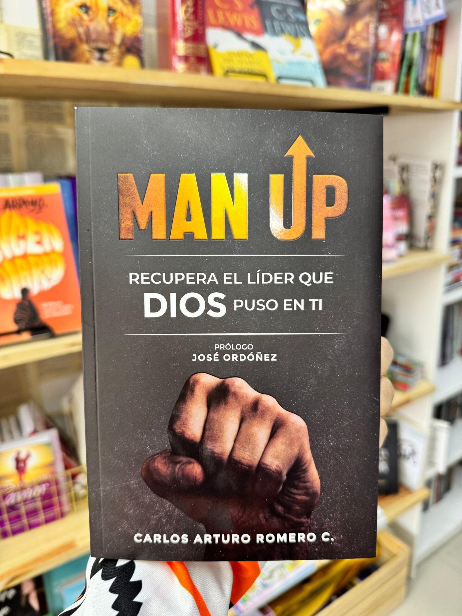Man Up: Recupera el líder que Dios puso en ti – Carlos Arturo Romero C. - Imagen 2