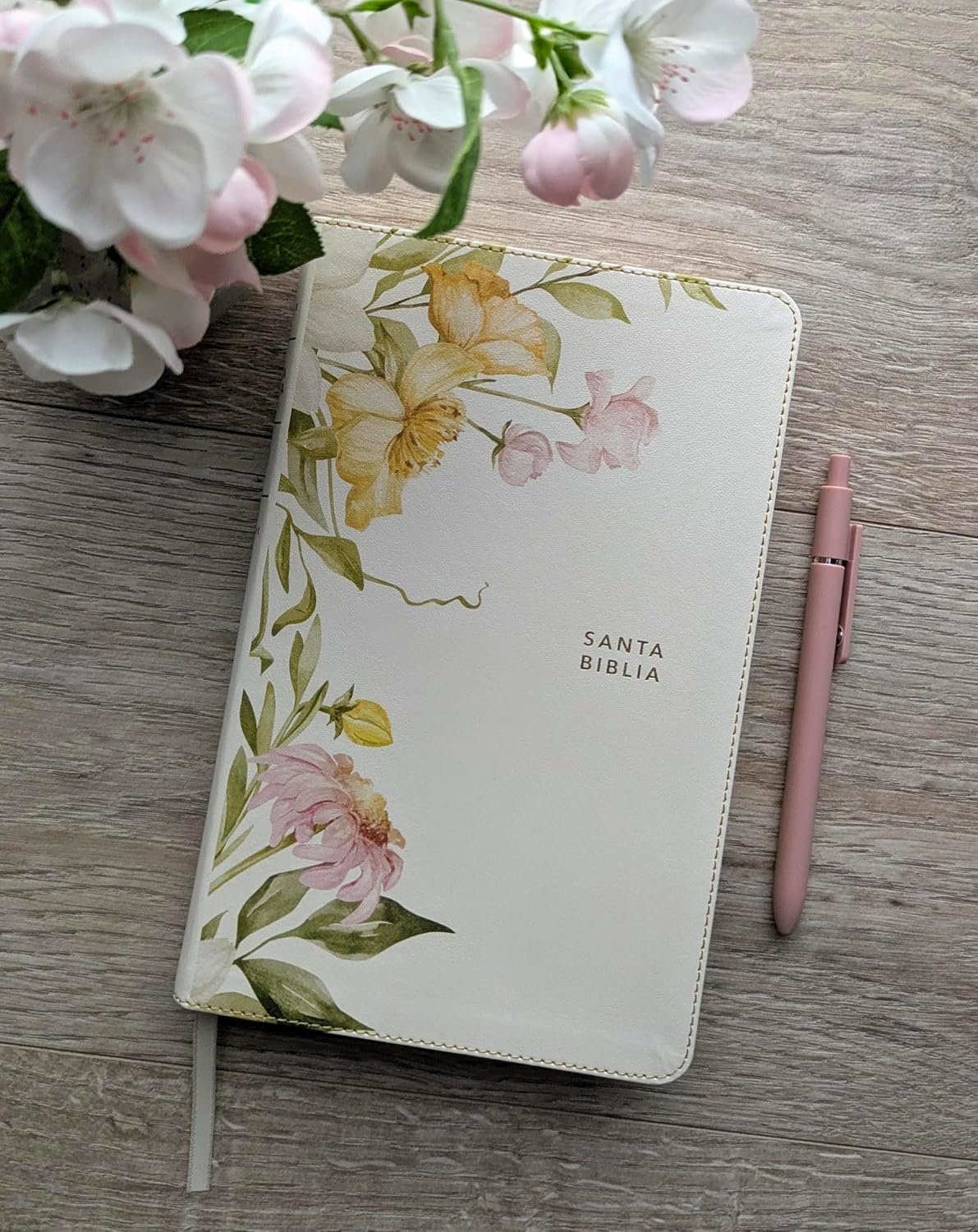 Biblia ultrafina NTV con Filament SentiPiel Jardín floral Letra Roja - Imagen 5