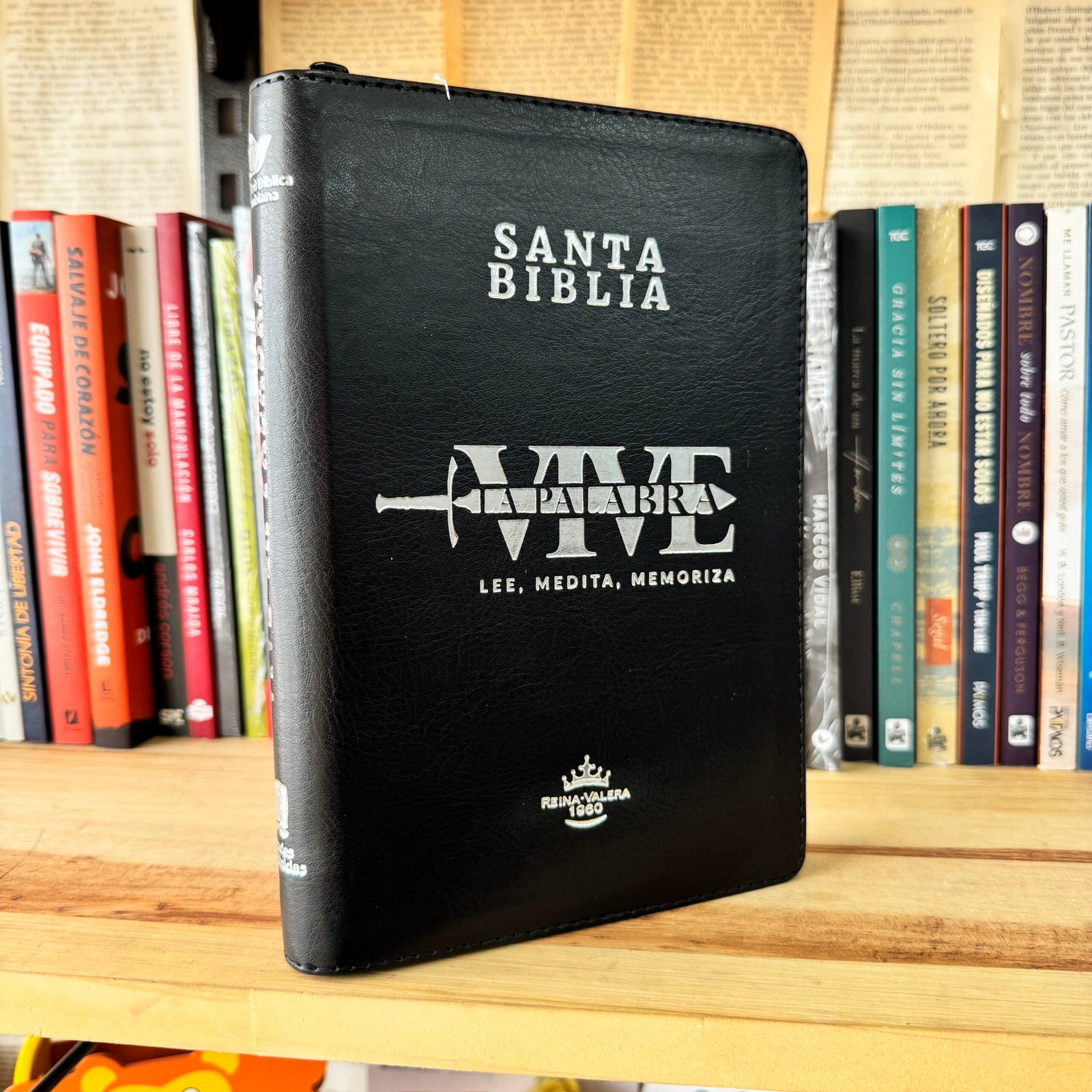 Biblia Letra Grande 12 puntos Reina Valera 1960 Cierre Negro - Imagen 2