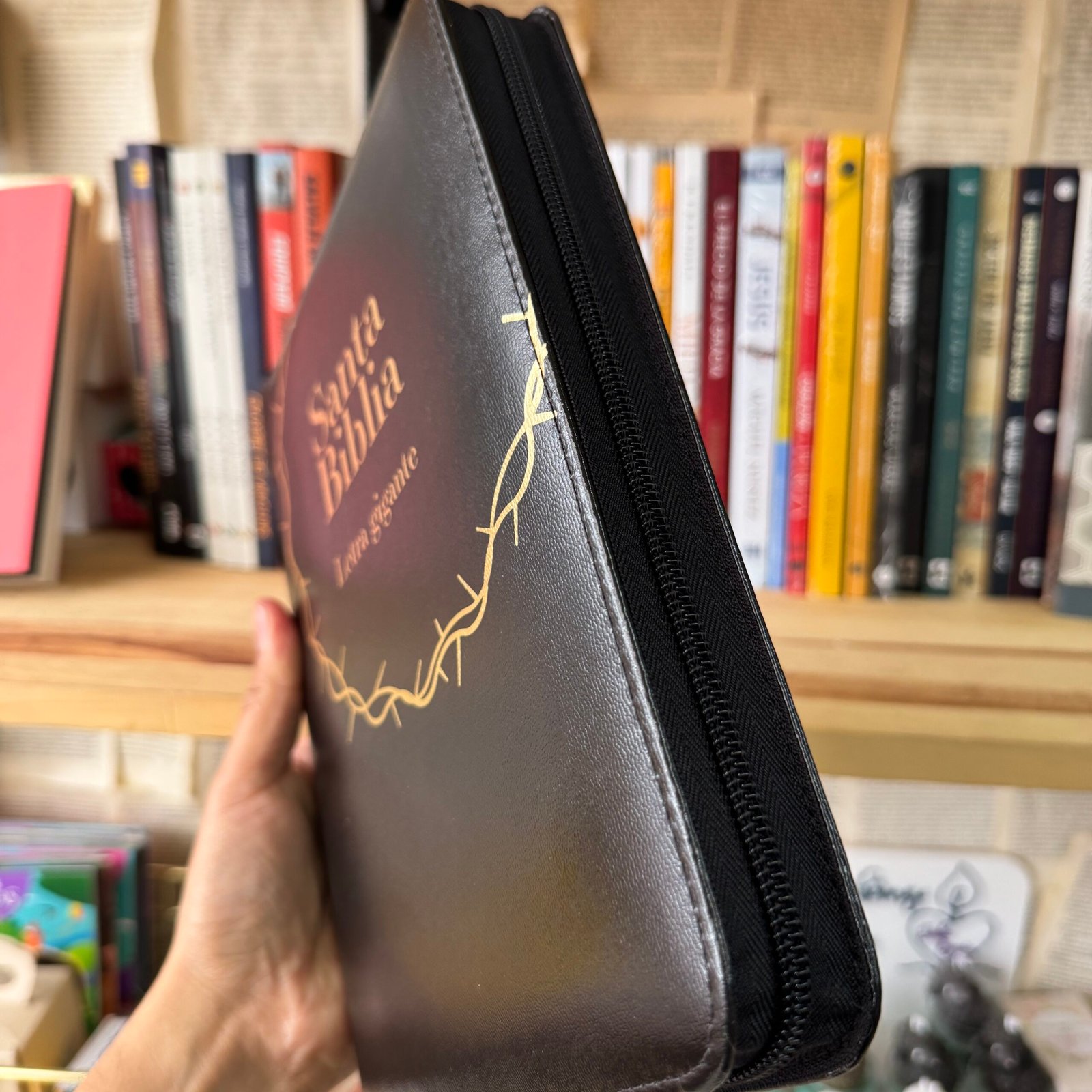 Biblia Reina Valera 1960 Letra Gigante 16 puntos Negro Indice con código QR - Imagen 3